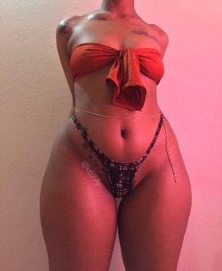 msvixen118:  k677y: Snip Snip 👙😋😌   I wanna lay my head on them thighs 😍🤗