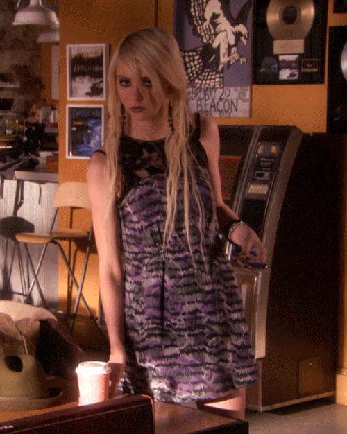 Jenny Humphrey Outfits: Season 3 Part 2 | Part 1