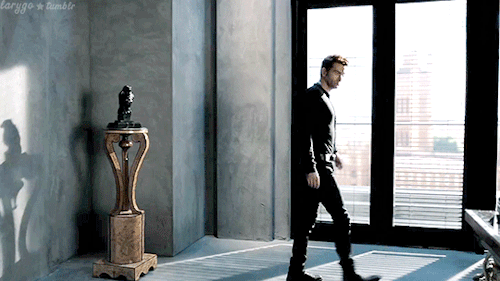 gingerhaole: larygosomens: Crowley just walking in his flat appreciation. [bonus] Watching him saunt