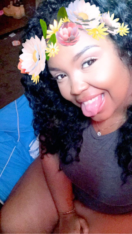 ryjri:  kisscheekzhere:  Support ur local bbw 🍗  Done.