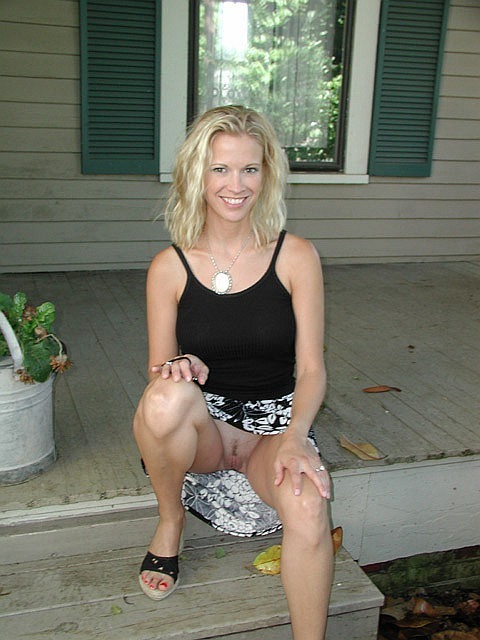 girlsgoingcommando3:  Pantyless on the porch