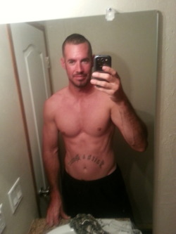 shitilikeandafewofme:  33 year old. Victoria, TX Follow me for more like this! www.shitilikeandafewofme.tumblr.com Do you know this guy? Tell me about him.
