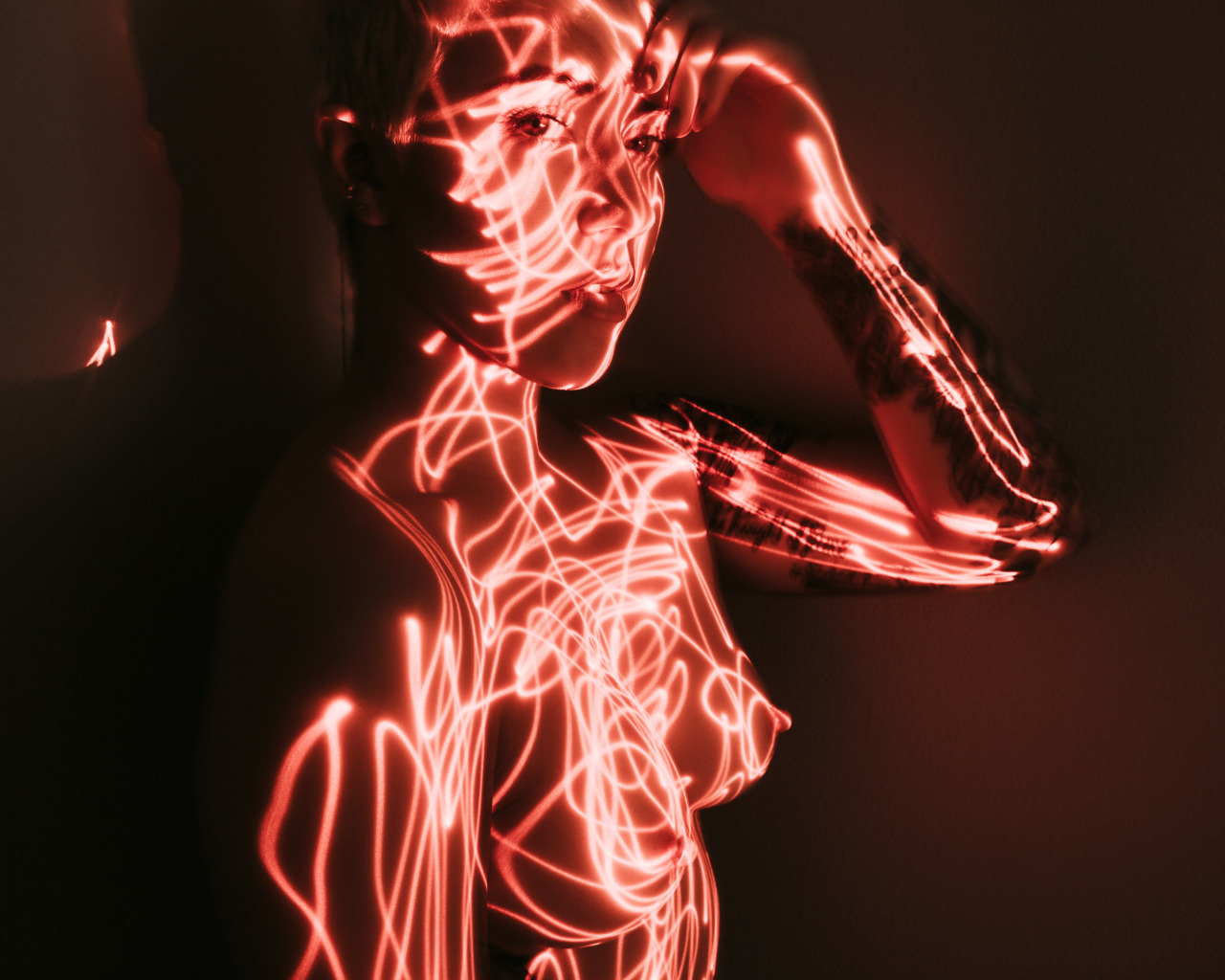 godsavecarolynjean:  Light play. mikemonaghanphoto