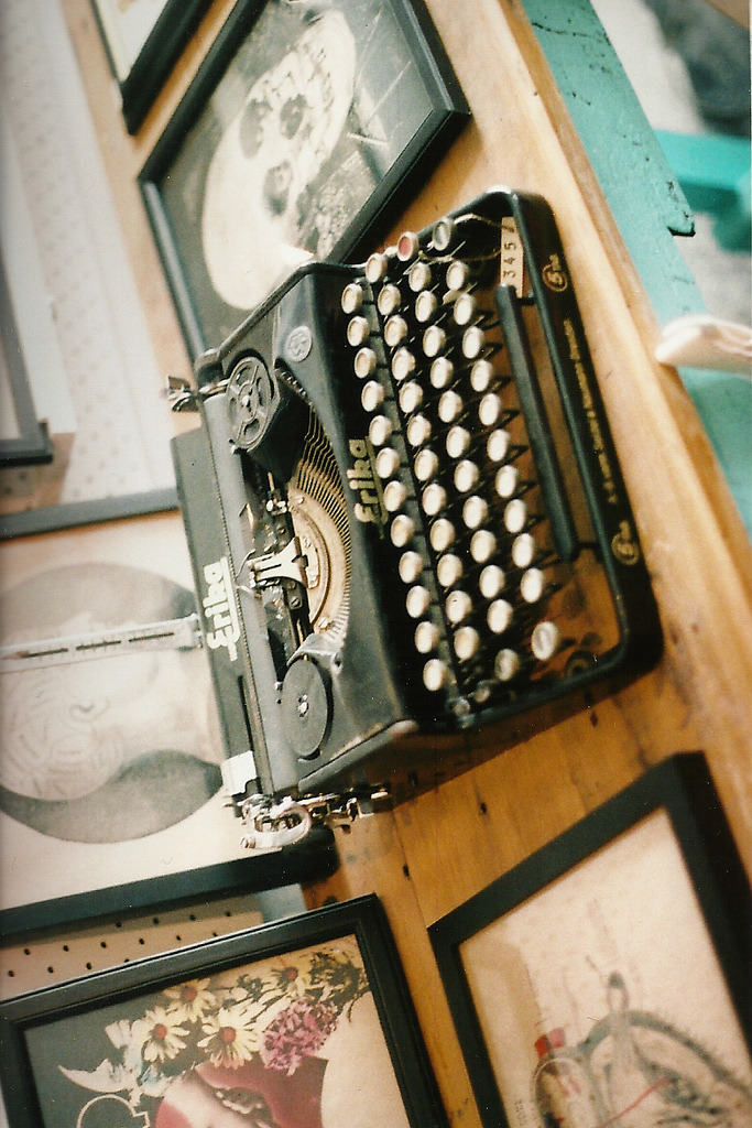 be-a-serial-killer:  Vintage Paradise