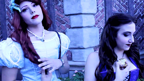 yourtugboatcaptain: Vanessa and Ariel Cosplay by SarahSnitch and TheOfficialAriel