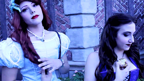 yourtugboatcaptain: Vanessa and Ariel Cosplay by SarahSnitch and TheOfficialAriel 