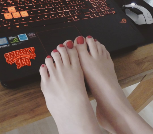 wvfootfetish: kurumipantyhose: sneakyseo: finally at home!  gave my boyfriend my worn nylon soc