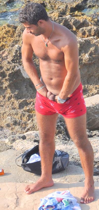 punud:  Mixed gay stuff with more than 14000 followershttp://runboxx.tumblr.com/Public
