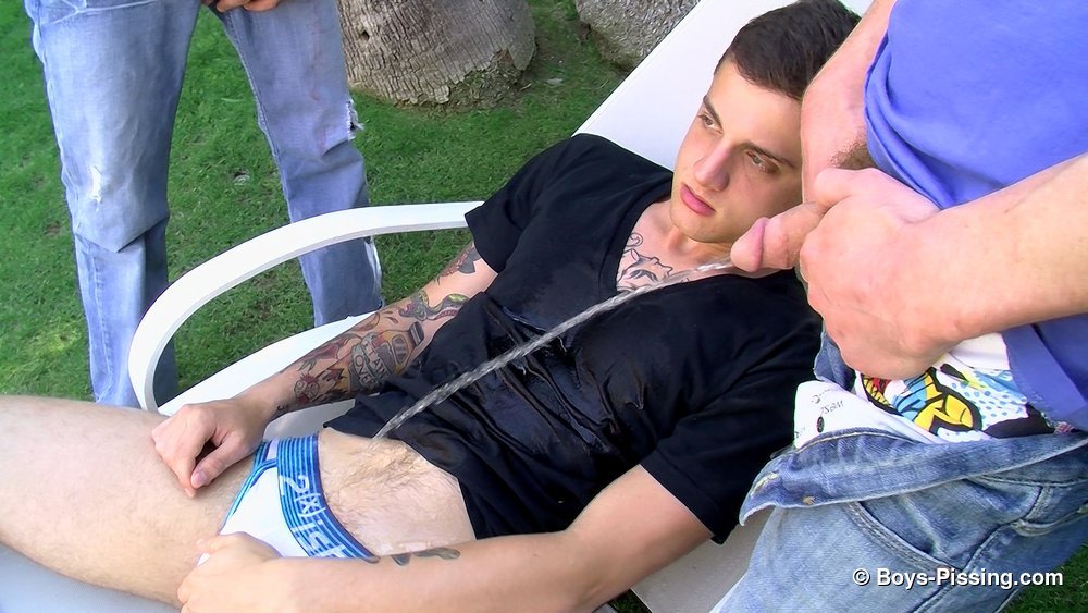 boys-pissing:  Jase and Ryan join Chris out in the sun, getting their cocks out and