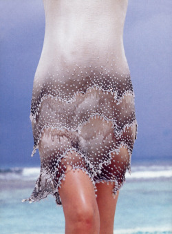 midnight-charm:  &ldquo; Summer Shimmer &quot;  Amber Valletta by Herb Ritts for Vogue US June 1997 