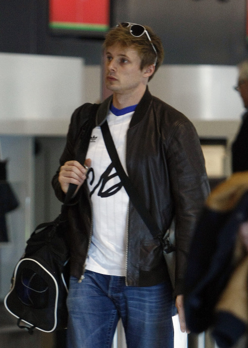 imgaro: [HQ]2013.7.1 Bradley James at Perth Airport  I can&rsquo;t believe we didn&rsqu