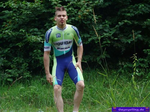 bulgemaster2:  Gaycycling_Attila21_PleasureCruise-PurientBody