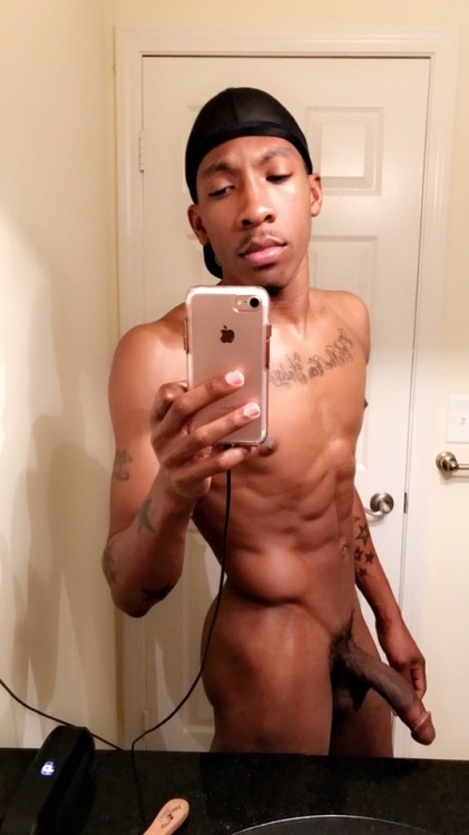 gdr1:  debonairgotjuicestill:  IG📸: legallydebonair  SC👻: flickofdasnap_d OnlyFans👥: https://onlyfans.com/debgotjce  A  G O D  A M O N G  M E N  Creme d’ la’ Creme