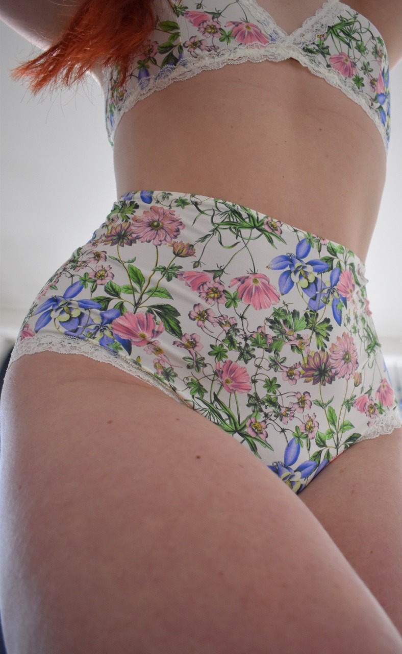 deviant-slut:  Ugh this set is soo cute 😌