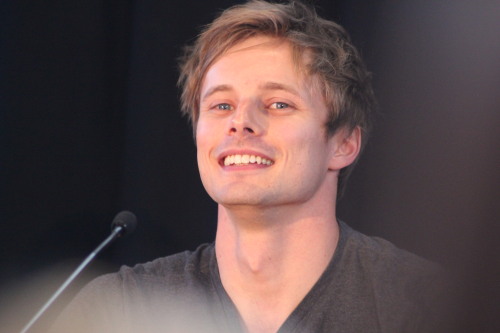 captivatedbythewayyoulooktonight:Bradley James at the exclusive Merlin Q&amp;A panel at Supanova Per