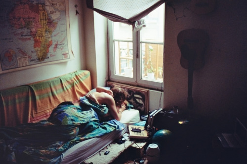 downhilldeep:  atraversso:  Simple Life  by Theo Gosselin Please don’t delete the link to the photographers/artists, thanks!   🌸