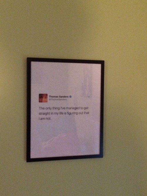 disease-danger-darkness-silence: thatsthat24: anxious1mess: I love hanging up art in my room. This i