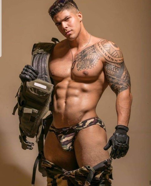 thegloryboy:  MORE PHOTOS