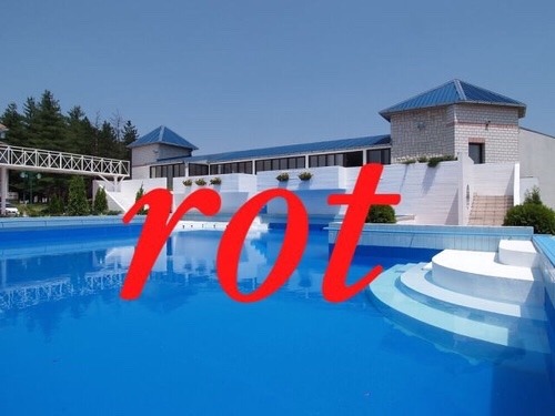 Image via We Heart It http://weheartit.com/s/ovNTDiBx #blue #pool #red #rot