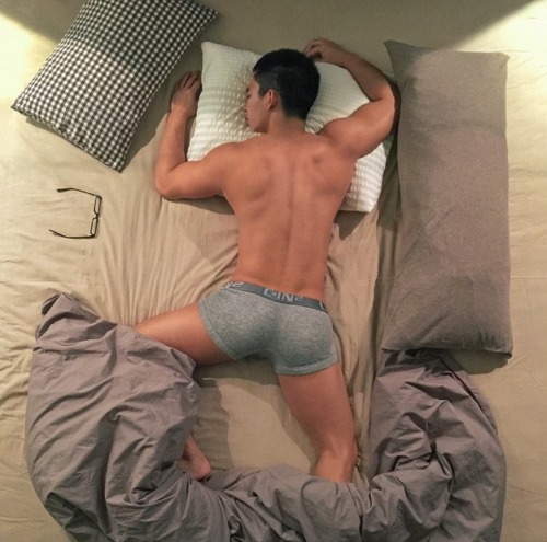 nightowl73: kastroboit: This guy’s butt is so sexy so firm and so attracting… he is hot