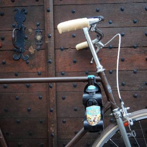 beejaysgarage: Wood, steel, leather & beer  #bottleholder #labouclee #portebouteille #bierevelo 