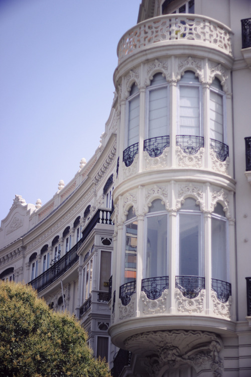bluepueblo:  Window Balcony, Barcelona, Spain photo via denise 
