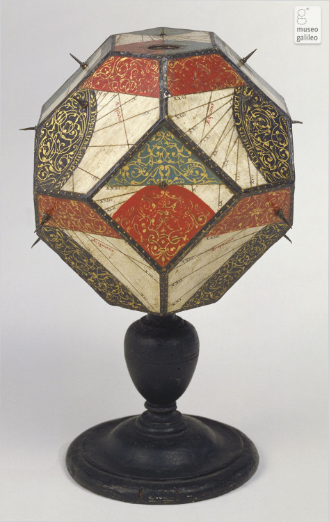Stefano Buonsignori, Polyhedral sundial, late 16th century, Florence.The top holds a magnetic compas