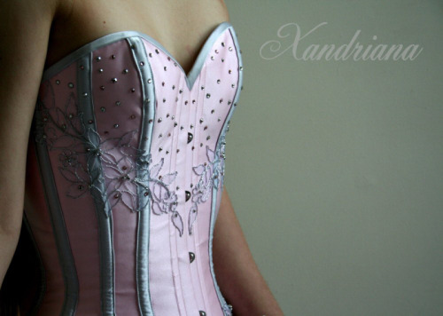 moderncorsetiere:  corsetiere : Xandrianalinks : facebook | Tumblr | Twitter | Etsylocation: UK