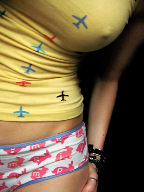 perfectionerotica:  Love the nipple poking out. 