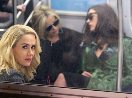 oceans8-updates:Sarah Paulson, Anne Hathaway, Sandra Bullock, Cate Blanchett, Helena Bonham Carter a