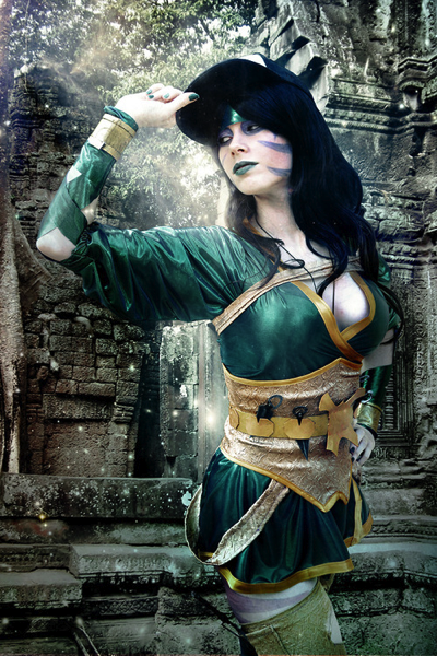 iriscosplay:  http://iriscosplay.tumblr.com for more beautiful cosplay.