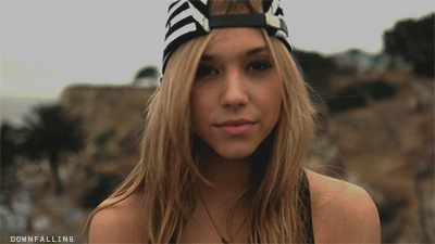 downfalling:  Alexis Ren 