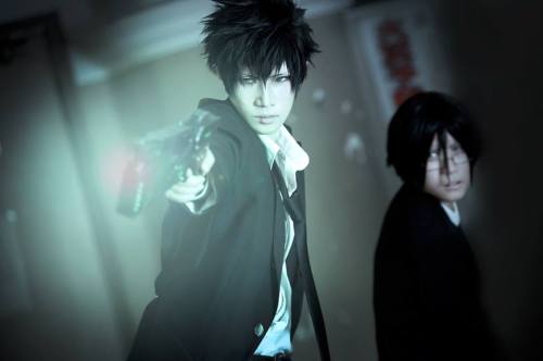 tsuhaysu:  狡噛慎也(shinya kougami) from PSYCHO-PASS 宜野座(ginoza)：煢千里 http://worldcosplay.net/member/keisenri  P :織田さん 