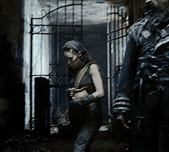 clarkegriffinsrightbuttcheek:  You know a character is going to be a badass if they are introduced in the show holding a pot.  Lexa 206 // Ontari 304 