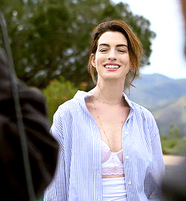 dcmultiverse:Anne Hathaway behind the scenes of Shape Magazine cover shoot