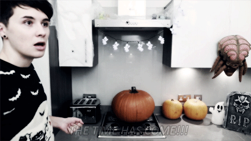 danisnotonfiirre:  ITS OCTOBER!!!