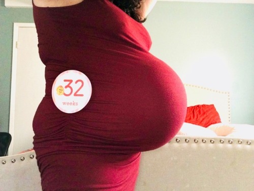 preggoalways:I don’t think this dress is going to fit for much longer …… 