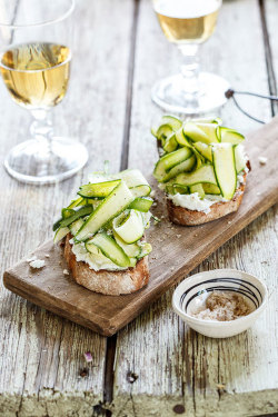 4himglory:  Zucchini & Goats Cheese Bruschetta