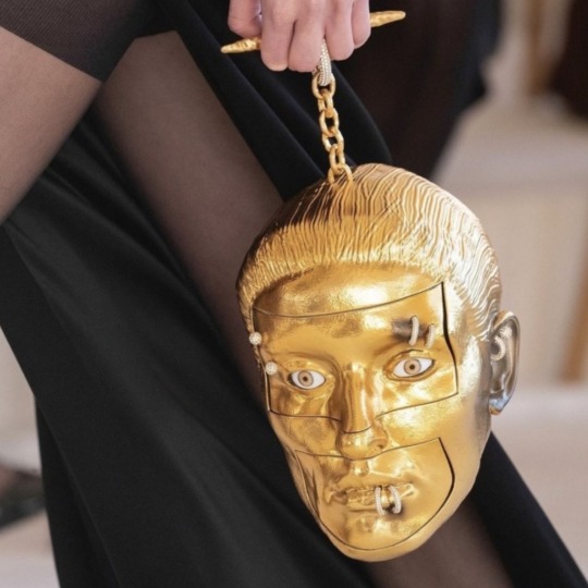 distantvoices:lipid:smile-files:zulic0re:purses shaped like other objects>>>