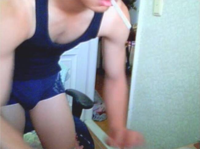 mantop1069:  男人就該這樣痞痞的看起來很有男人味…