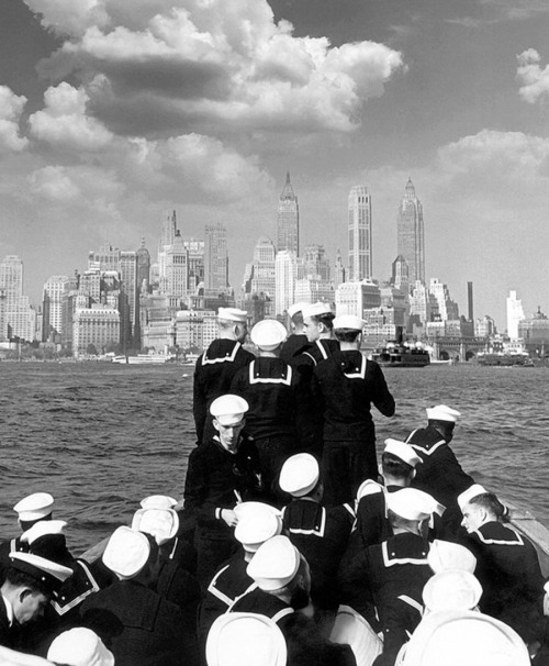 newyorkthegoldenage:Sailors on leave head for good times in Manhattan, October 1941. After being coo