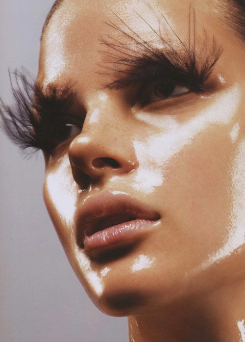 pylore:
“ Future Flash - Photographed by Michael Thompson for Vogue Nippon May 2007
”