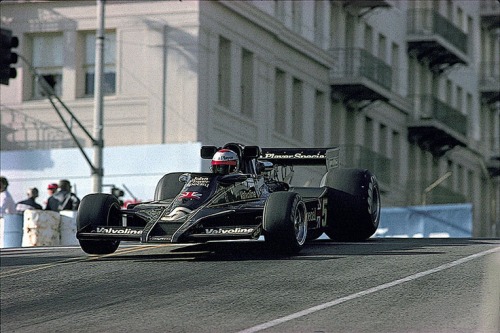roughgrid:  Rough in the city… Mario Andretti (John Player Team Lotus) at the 1978 United States West Grand Prix at Long Beach 