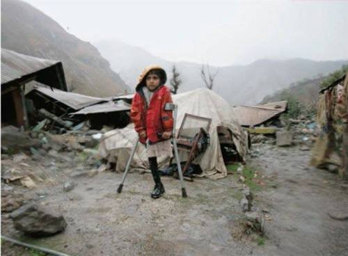 Pakistani girl competes in skiing compeititon despite losing leg in 2005 earthquake - Express Tribun