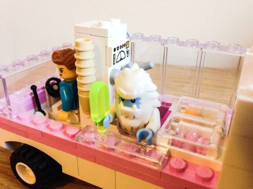 cabooceratops:tharook:tharook:Icicle Bob has travelled a long way to pursue his dream of selling ice