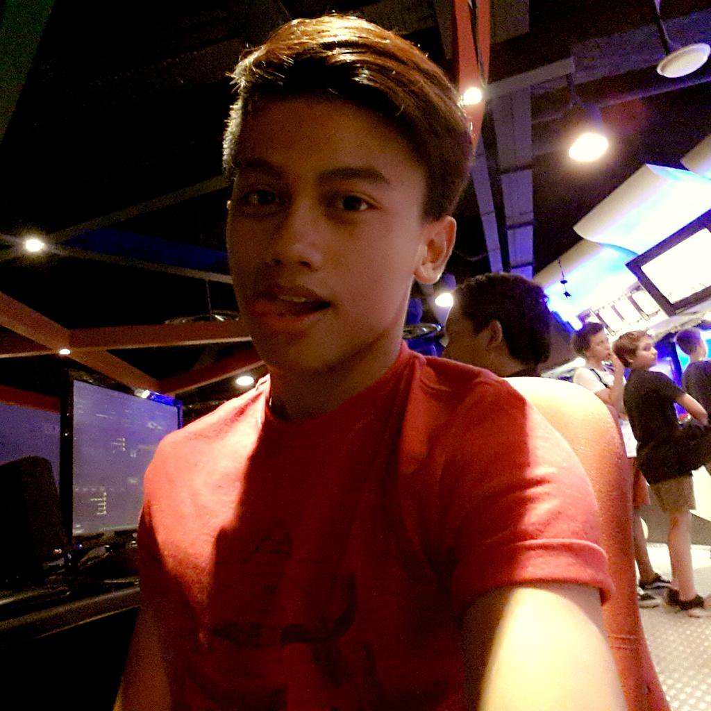 grumpythegaycat:  Mystery guy 6(Young malay boy with hot body! ) 🔥👦🔥  unveiledHello