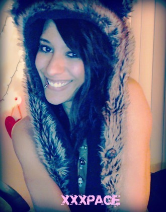 xxxpage:  Webcamming bear!   Follow her she is amazing xxxpage