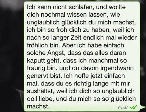 scheint-alles-so-weit-entfernt:  dunkelblaue-gauloises:  Ich liebe diesen Jungen einfach so  und hast mich allein gelassen.. 