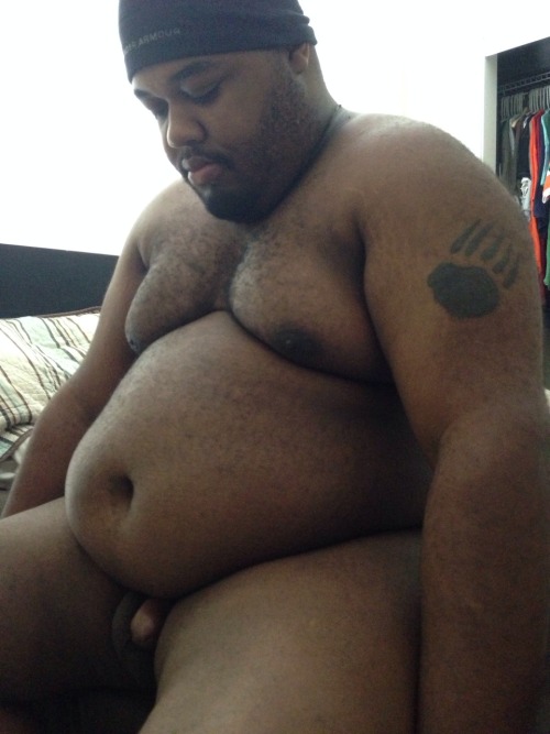 brazilblackbear:blkfatchub:Naked bellyAmazing gorgeous!