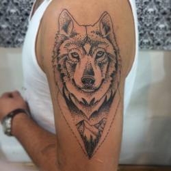 #tattoo #tatuaje #tatu #tattoos #tatuajes #tatus #ink #inklove #venezuela #lara #barquisimeto #gabrieldiaz #gabrielwayne #gabriel #wayne #lobo #wolf #puntillismo #line #lineas #geometric #montaña #mountain #brazo #arm #black #negro #dot #work  (en Old